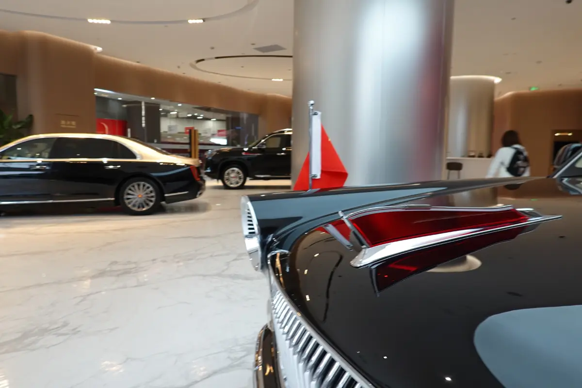 中国・紅旗のショールームにて