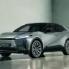 トヨタが一気に3台のEV、「C-HR+」「bZ4X」「LEXUS RZ」を発表。レクサスRZはついに待望の「ヨーク型ステアリングホイール」を備える