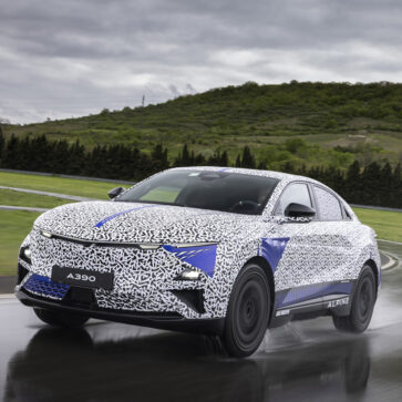 【2025年最新EV】アルピーヌA390がいよいよ登場へ。3モーター＋A110風サウンドで走りも妥協なし