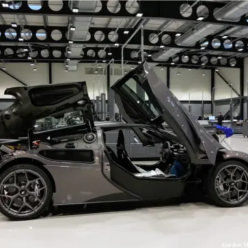 ”ゴードン・マレーの誇り”、GMA T.50はスーパーカーなのに実用的。「T.50はマクラーレンF1の正統進化形、しかも燃費はリッター12.7km/h」【動画】