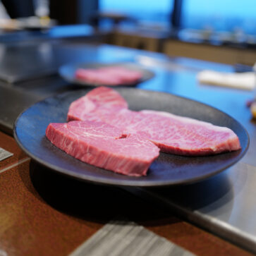 ザ オークラ東京最上階の鉄板焼「さざんか」へ。この眺望とともに最高の食材と最高の技術を堪能する【動画】