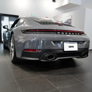 ポルシェ911のリア（グレー）