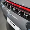 ポルシェ911のリヤと「PORSCHE」エンブレム