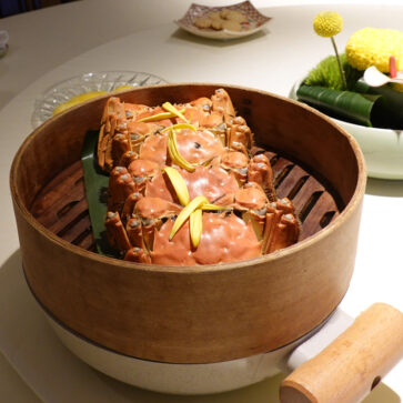 ミシュラン一つ星、上海にて「成隆行蟹王府」にて上海ガニを属してきた。ぼくはこれまで上海蟹に対して否定的であったが