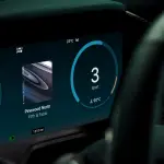 アップル・カープレイ・ウルトラ（Apple CarPlay Ultra）がついに登場。まずはアストンマーティンにて全画面対応、シートやエアコンの操作も可能に