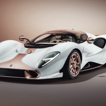 伝説の復活。デ・トマソ P72が正式公開：700馬力V8搭載のレトロ・スーパーカーがついに誕生、「新興スーパーカーメーカー」が”空想上の産物”ではないことを証明
