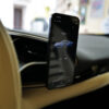 フェラーリ296GTBに取り付けているスマートフォンホルダーは「エレコム製」。ボクはこのスマホホルダーを車内外においてフル活用している