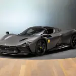 これはかなり珍しいな・・・。マットブラックの外装にホイール、インテリアにもブラックを選択した「内外装真っ黒」なフェラーリ デイトナSP3が公開