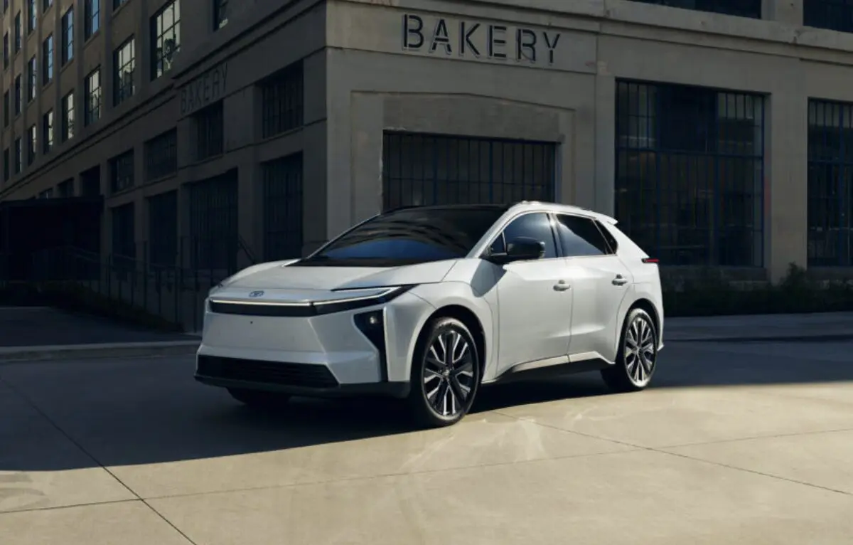 【新型EV】2026年トヨタ「bZ」登場。「bZ4X」から名称を「bZ」へと変更し最大航続距離は約505km、bZ4Xから大幅進化
