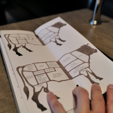 うめきたグリーンプレイスにオープンの「焼肉 うしごろ」へ。味、サービス、ロケーション、そしてコストパフォーマンス抜群の名店【動画】