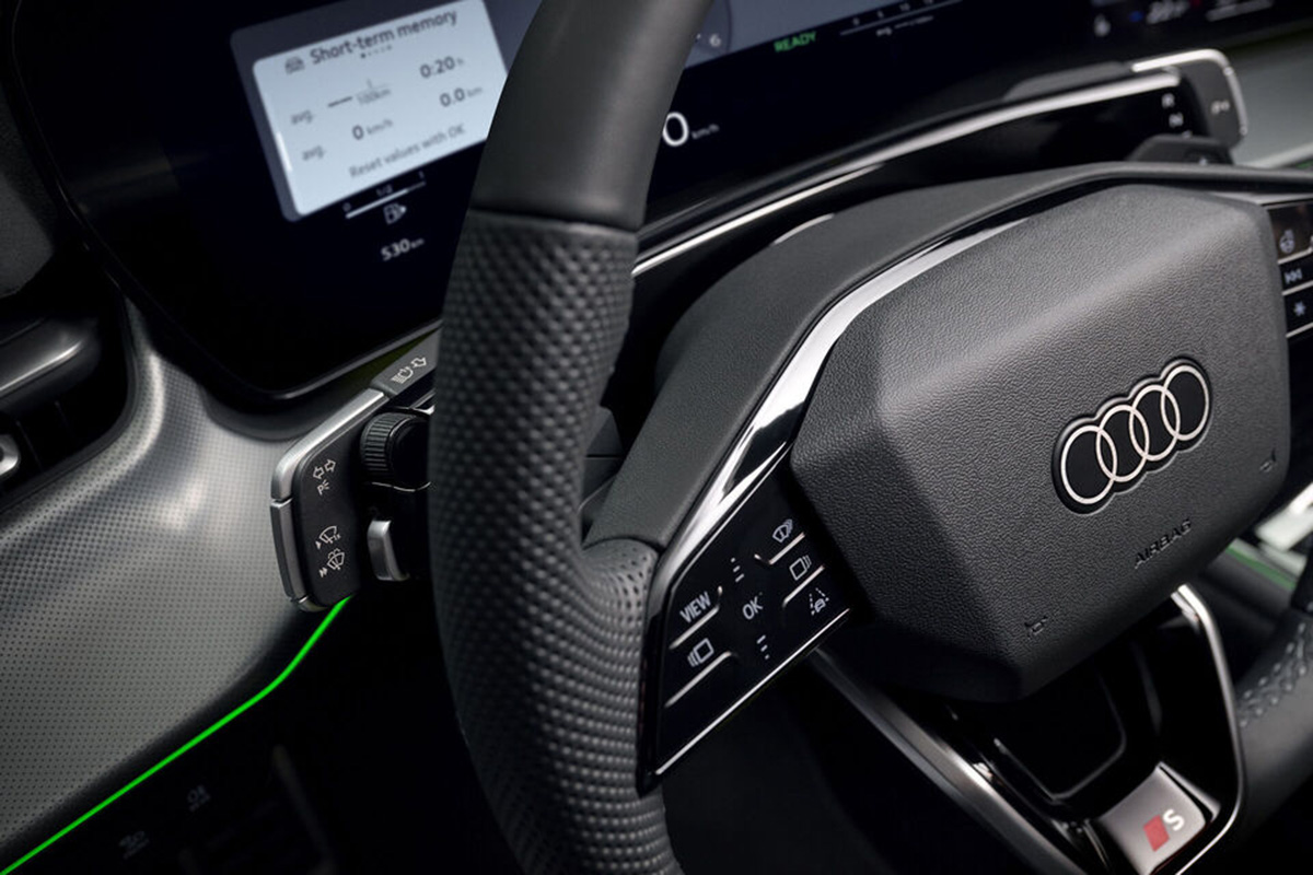 アウディの新型Q3、「これまでのレバーがなくなった」ウインカーやワイパー含む操作系の大胆変更に賛否両論。「天才的」と評価する声も