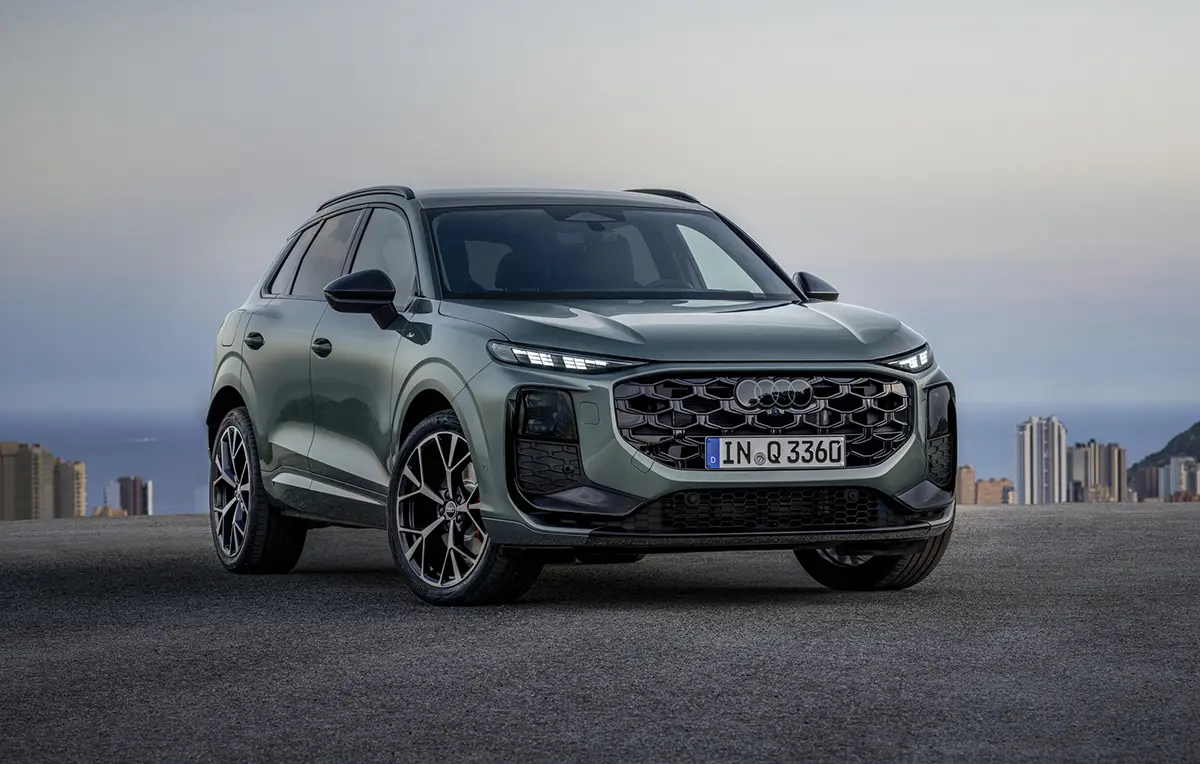 フルモデルチェンジで大刷新。2026年型アウディQ3が正式発表、内装では物理ボタンが復活【動画】