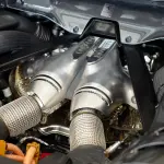 V8エンジンの影に隠れた存在ではあるものの、スポーツカーには欠かせない「V6」。古今東西、V8すらも冷や汗をかくパワフルなV6エンジン12選