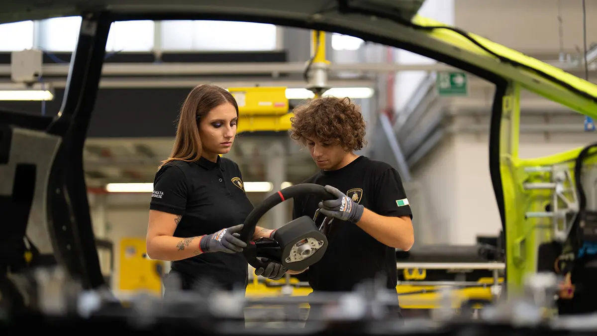 ランボルギーニ、イタリアで最も魅力的な自動車業界の雇用主に認定──働きやすさとイノベーションの融合が評価