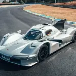 【世界に1台だけ】ポルシェが“公道を走れるレーシングカー”963 RSPを発表、室内には「カップホルダー」も
