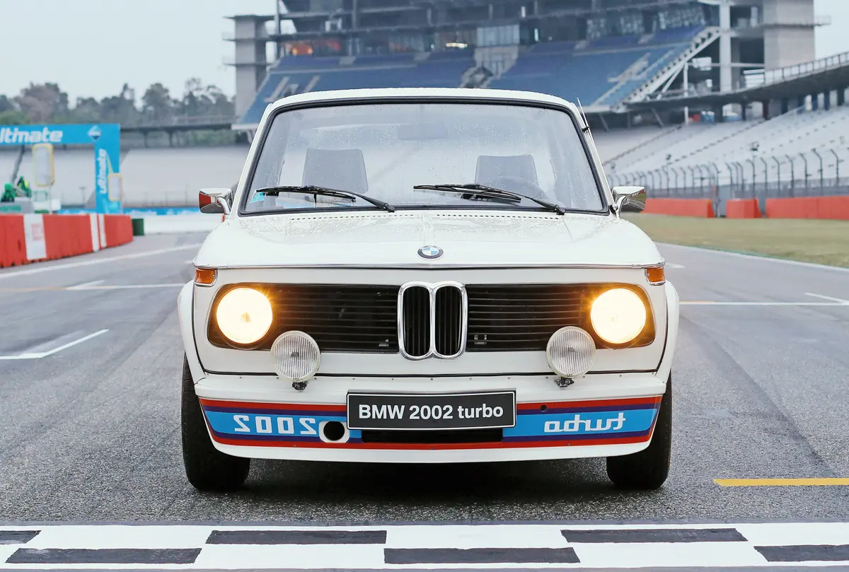 「世界初のターボ車」を投入したBMW。さらにはツインターボにて新たな時代を切り拓き、N54とN63エンジンが残した“革新の20年”を振り返る