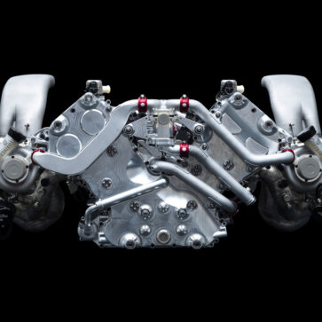 ジェネシスが新型V8エンジンの開発状況を公開、GMR-001ハイパーカーとともに2026年ル・マンを目指す。市販車にも転用を期待