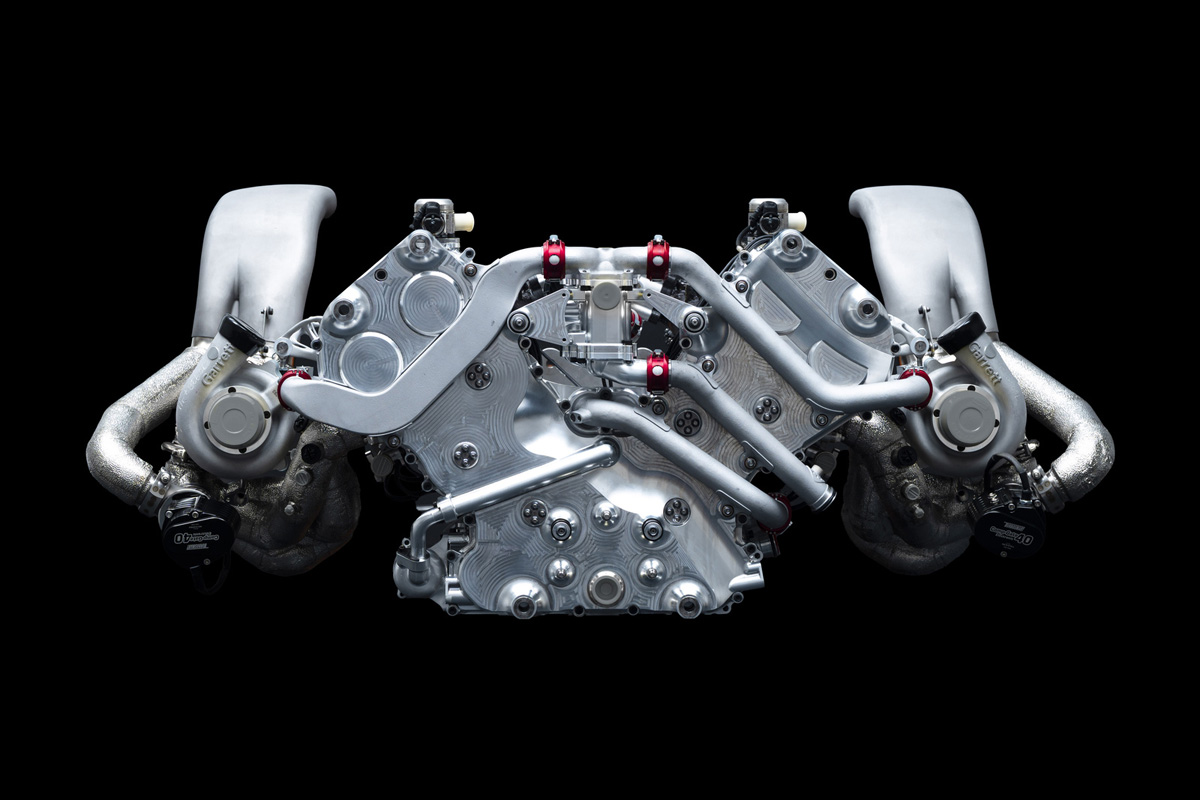 ジェネシスが新型V8エンジンの開発状況を公開、GMR-001ハイパーカーとともに2026年ル・マンを目指す。市販車にも転用を期待