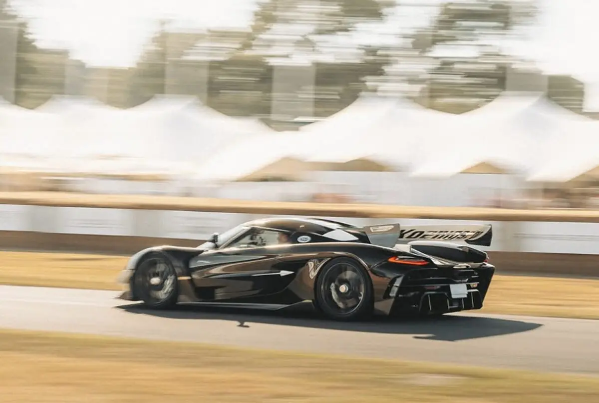 【最速記録更新】ケーニグセグ「サデアーズ・スピア」がグッドウッドで量産車最速に。47.14秒でヒルクライムを制す