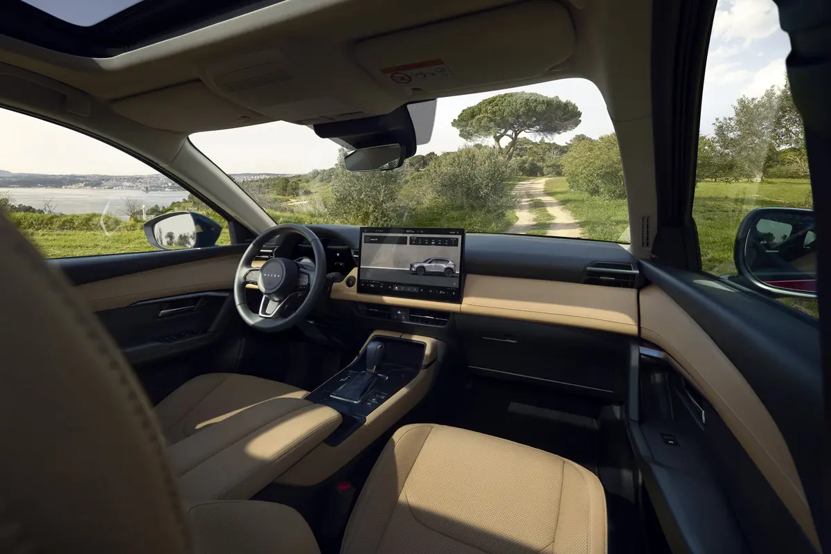マツダはなぜ新型CX-5で大きくインテリアを変更し、これまで「物理スイッチ中心」だったものを「タッチ中心」としたのか？やはり「中国の影響」も