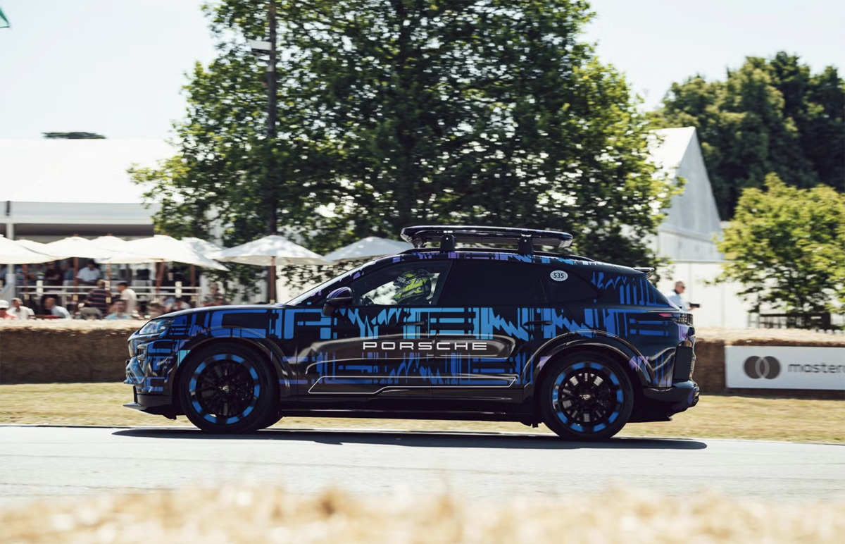 【1000馬力級EV】ポルシェ新型「カイエンEV」、最大出力986馬力超え、V8サウンドも合成で再現へ