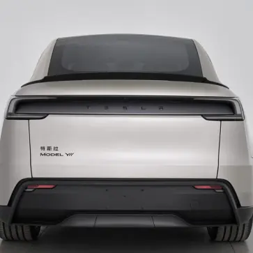 テスラ「Model Y L」ついに登場。3列シートを備えたロングホイールベース仕様が中国市場へと今秋展開、プレゼンスの強化なるか