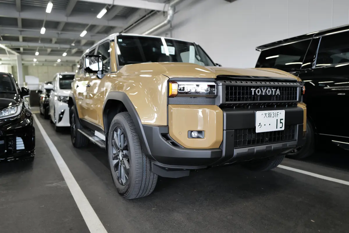 納車予定のランドクルーザー250をチェックしてきた。ひとまず「レーダー探知機の取り付け位置」を決定する