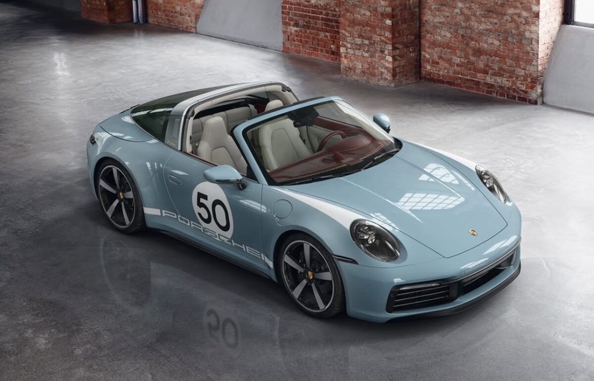 ポルシェ「誰も知らないかもしれませんが、911タルガ 4S ヘリテージ デザイン エディションでは、チェリーレッド以外のボディカラーも選べます」