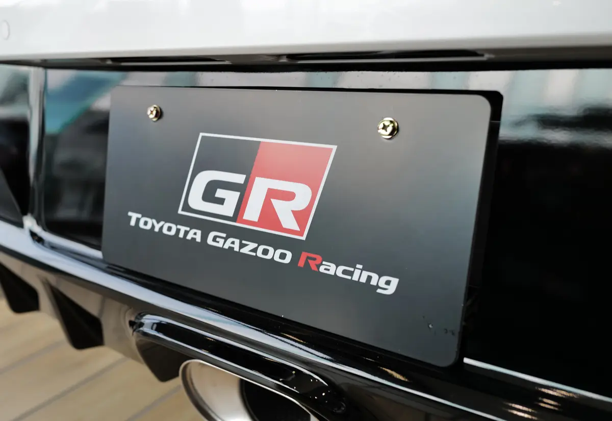 GR(Gazoo Racing)のナンバープレートカバー