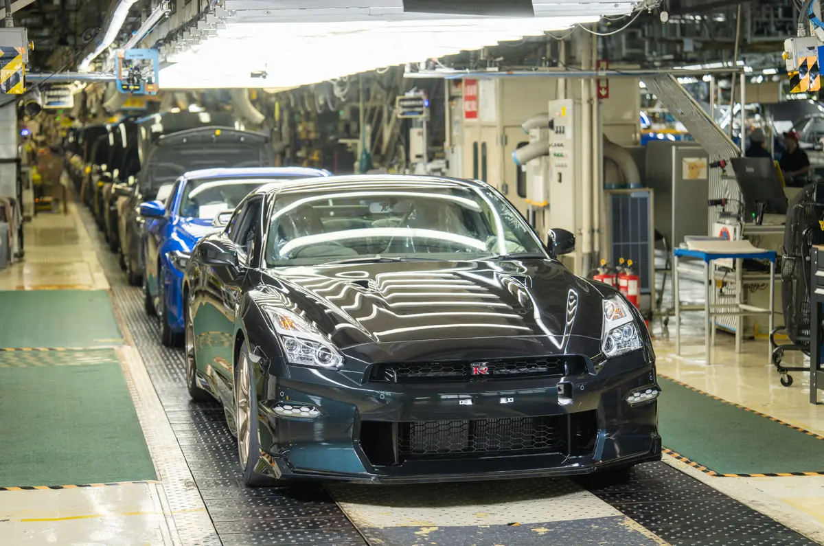 さよならR35 GT-R、18年の歴史に幕 — 最後の一台が工場から出荷。日産「R35 GT-Rで培われた技術や哲学は、今後のモデルに引き継がれる」