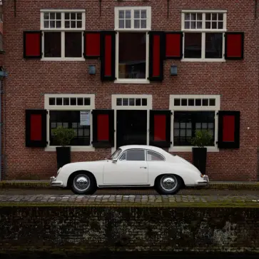 【奇跡のワンオフ】10年かけて蘇った特注ポルシェ356 Aクーペ。「1950年代に作られたのに自動車電話を装備する」など忘れ去られた“シュミット・カー”の真実