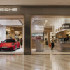 ポルシェ、新拠点「Porsche at Jewel」をシンガポール・チャンギ空港にオープン。カフェやカルチャー展示などマルチセンス体験を提供