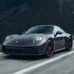 ポルシェが「世界でもっとも美しい」ドライビングロードに捧げる”911 カレラ4 GTS限定モデル”を公開、ルーマニアのオーナーへ納車される