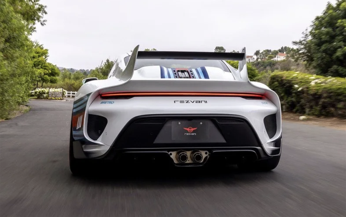 レズヴァニ、ポルシェ911(992型)ベースの「935」オマージュモデル、”RR1 ”を発表。当初の予定から大幅に路線を変更し「レトロルック」へ