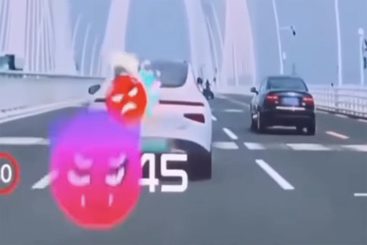 【画期的】中国 Xpengが新型車に「あおり運転対処」ARシステムを搭載。ムカついた車に対しバーチャルでハンマーなどを投げつけてストレス解消