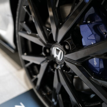 ホンダ プレリュードのホイール（ブラック）とエンブレム