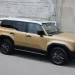 ランドクルーザー250ZX（サンド）の斜め前からの画像