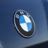 BMW、iX3にて新しい「プロペラエンブレム」をひっそり導入。誰も気づかなかった「微妙な進化」とは？
