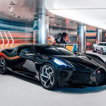 かつて「世界で最も高額な新車」として知られ、もっとも謎多きブガッティ「ラ・ヴォワチュール・ノワール」が売りに出される。現オーナーは不明、新オーナーはやはり謎のまま？