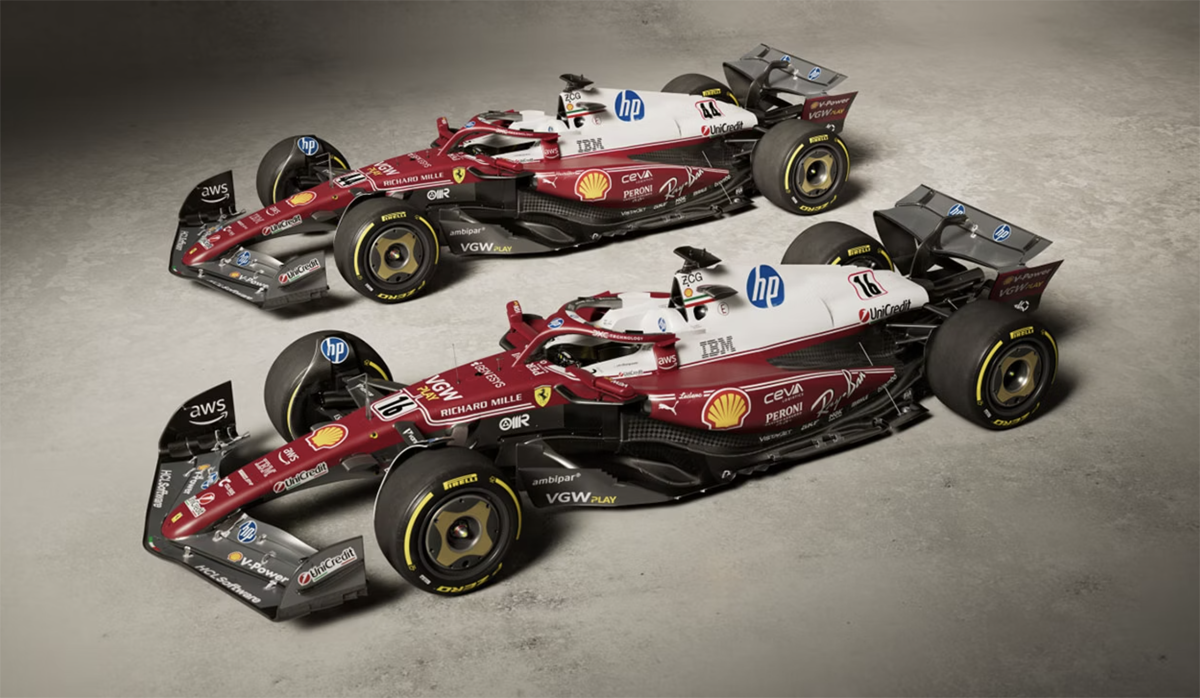 フェラーリ、モンツァで特別カラーのSF-25を披露。ニキ・ラウダ初タイトルから50周年を記念、ルクレールとハミルトンのネームも「当時風フォント」