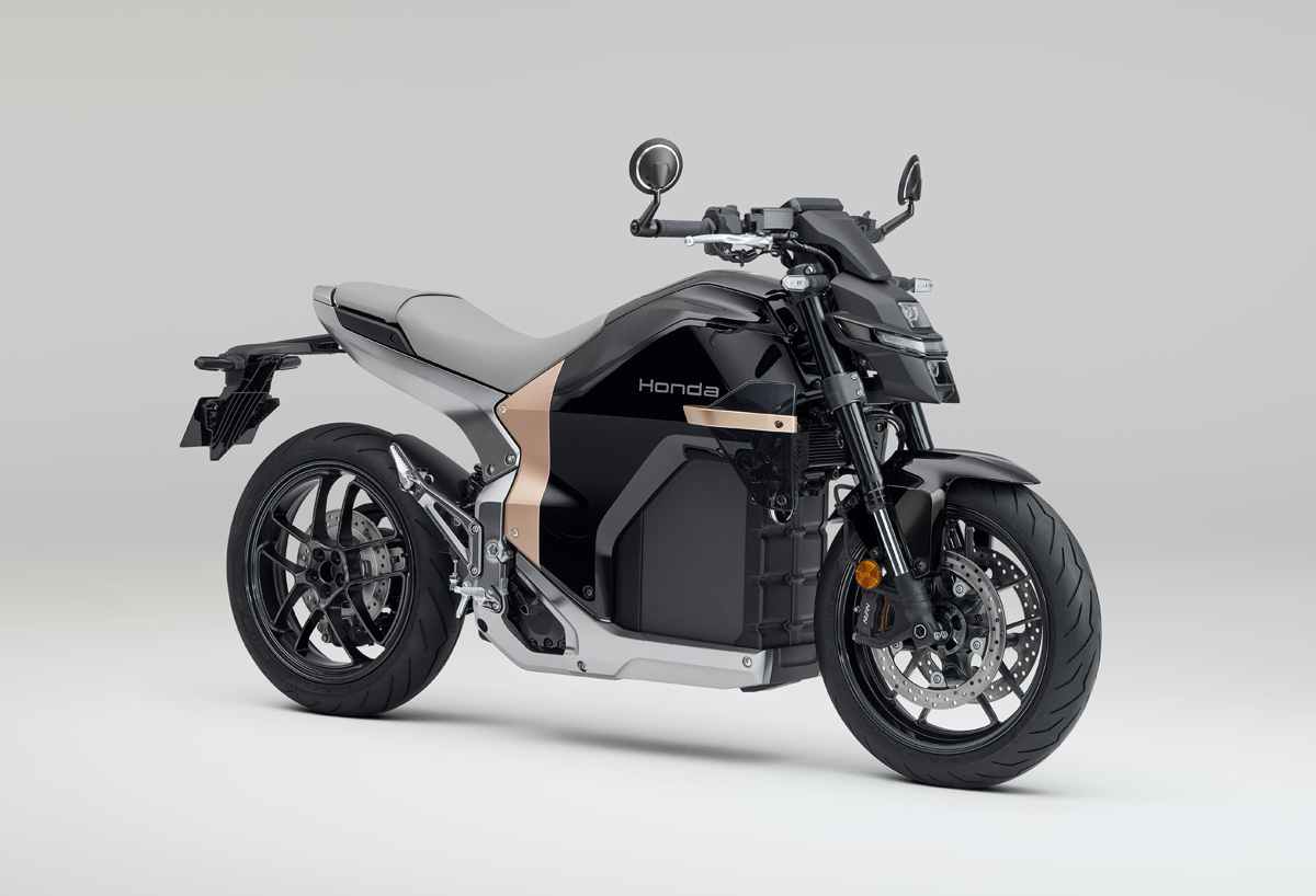 ホンダ初の「FUN領域」向け電動ネイキッドバイク「WN7」が欧州にて発表。航続距離130km超、600ccクラスと同等の性能を実現