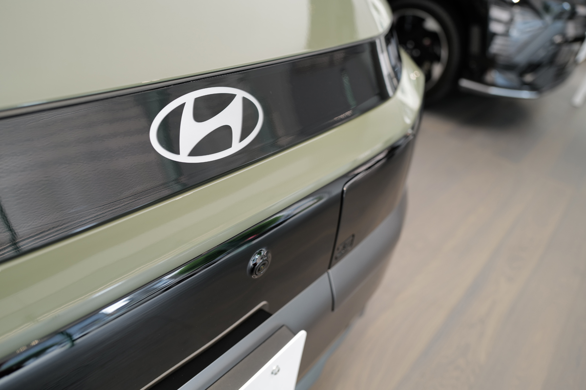 【2025年12月】輸入車販売ランキング激震。メルセデス・ベンツ首位もVW・アウディが猛追、BYDとヒョンデが“BEV旋風”で市場を席巻、ジャガーはついに「ゼロ」へ