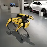 ヒョンデの「ロボット犬」、SPOTが案内する”カスタマー エクスペリエンス センター大阪”ツアーへ。このSPOTの動物らしさというか人間っぽさには驚きである【動画】