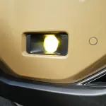 ランドクルーザー250のフォグランプに「イエローのLEDバルブ」を装着。大量のビスとクリップを外した上、「ブラインド」での作業に悪戦苦闘