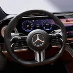メルセデス・ベンツが「物理ボタン」を復活へ。なぜ「巨大スクリーン大好きな」同社がタッチ式から回帰の姿勢を示すのか