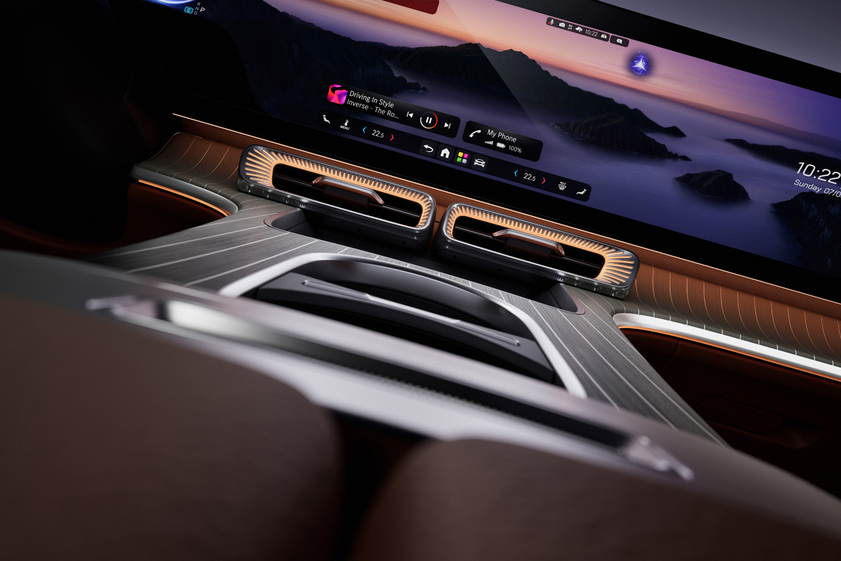 【メルセデス・ベンツ新型GLC】約40インチの全面投影ディスプレイ、新オペレーションシステム「MB.OS」が生み出す「我が家のような」新次元の室内体験