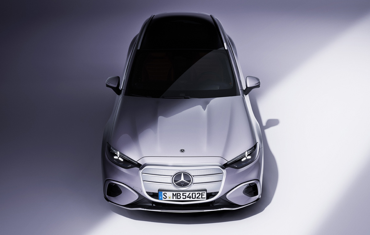 メルセデス・ベンツ、新型GLC EVを発表。ブランドの未来を担う「最重要モデル」、光る巨大グリルにて存在感をアピール
