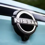 日産が再生に向け「1,600ものコスト削減策を発見」。ヘッドレストの種類を半減、ヘッドライトの照射範囲を狭め、内装生地は「非UV対応」、中国製パーツ採用強化へ