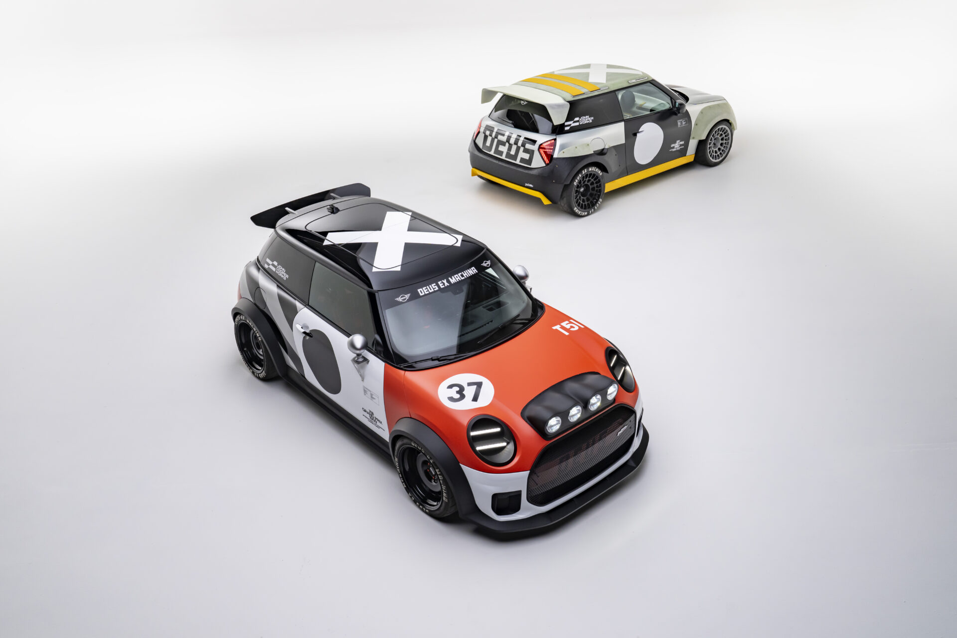 デウス・エクス・マキナ × ミニ、過激&オシャレすぎるワンオフ「JCW」カスタム2台が公開。これがミニの新しい楽しみ方?