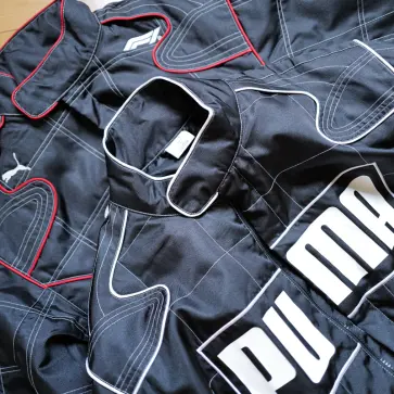 レーシングスーツっぽい仕立てのジャケット2着（PUMA）を買う。頑丈そうな生地と構造を持っており日常的にガンガン使えそう